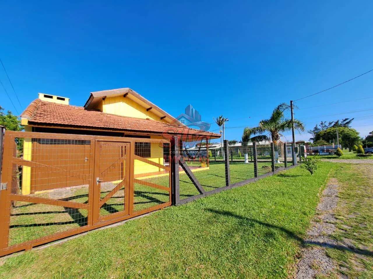 Imagem 1066 |Casa 3 dormitórios de esquina com pátio amplo