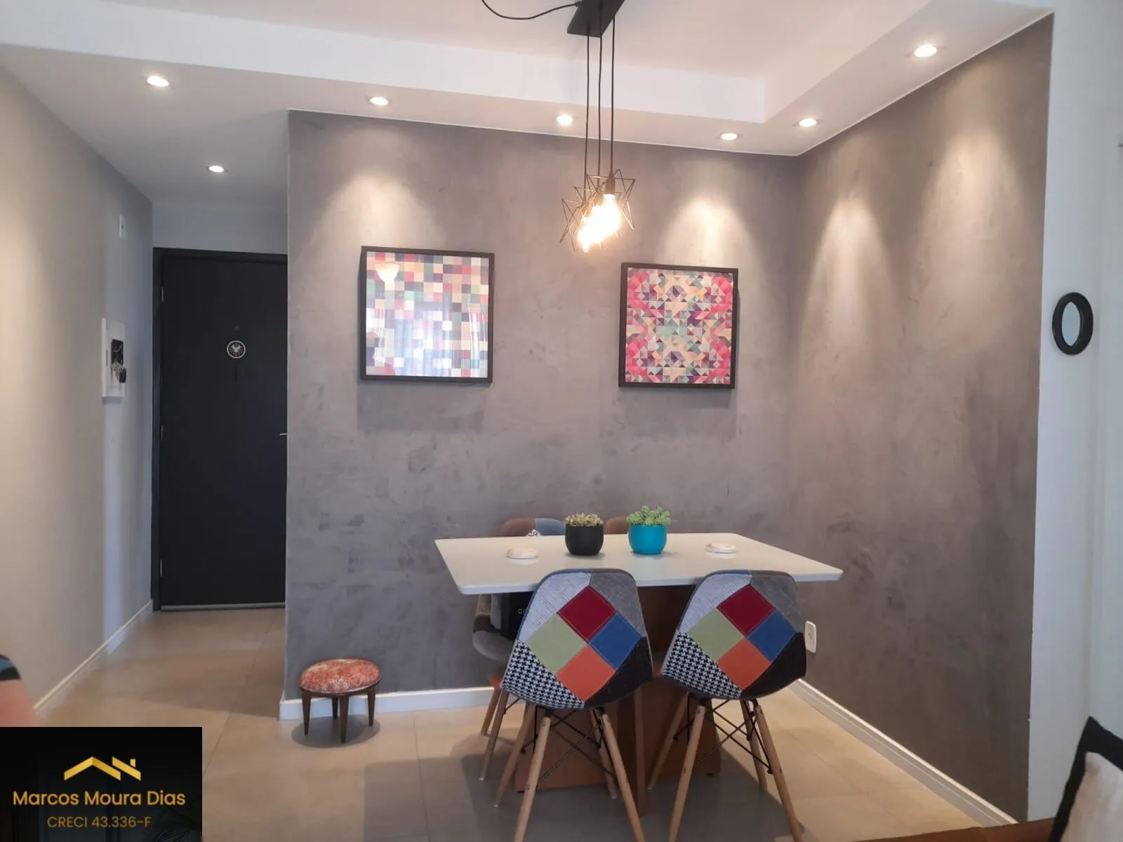 Imagem Apartamento na Pompeia com 2 dormitórios (1 suíte) e 1 vaga, próximo ao Sesc Pompeia. Edifício com portaria 24h e lazer
