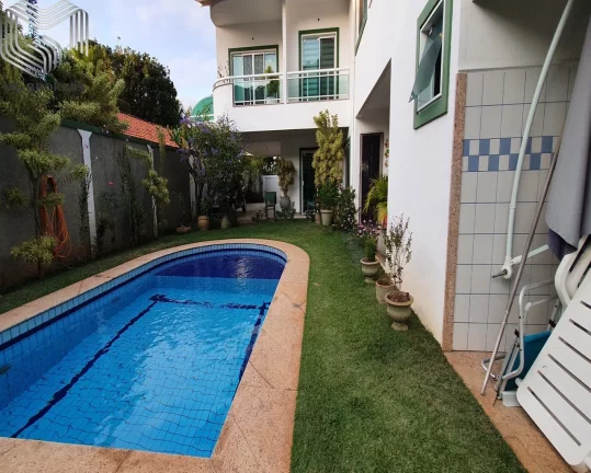 Casa em Condomínio de Alto Padrão no Recreio dos Bandeirantes, RJ: 3 suítes, 4 vagas, 558m² de luxo! Pfoximo a Praia