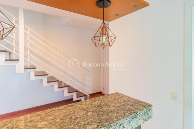 Imagem Charmoso duplex com 2 suítes, living para 2 ambientes, lavabo, cozinha planejada, área de serviço...