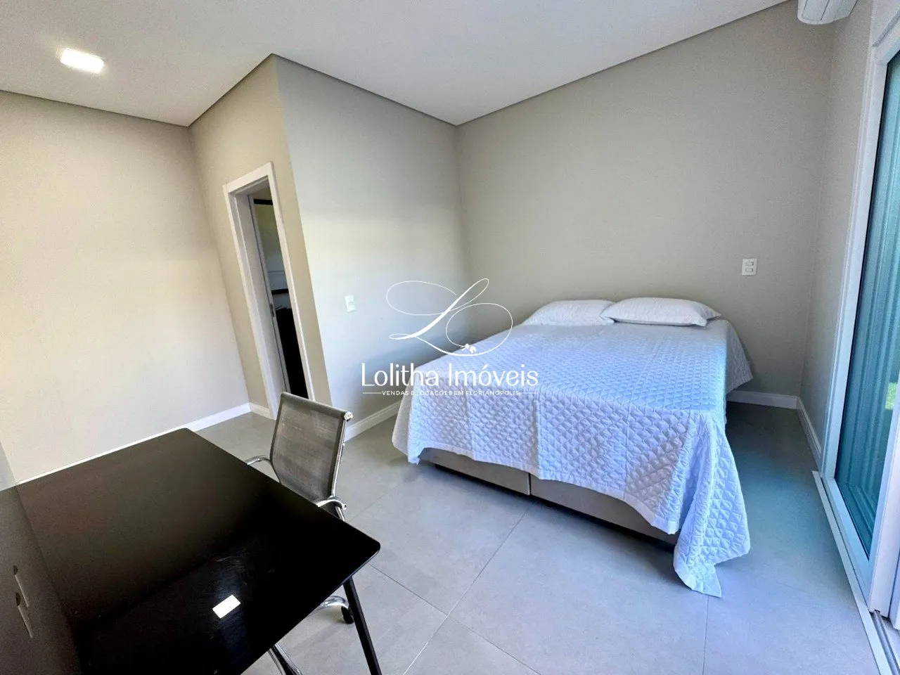 Imagem CASA COM 4 SUÍTES À VENDA EM CONDOMÍNIO NA CACHOEIRA DO BOM JESUS - FLORIANÓPOLIS/SC