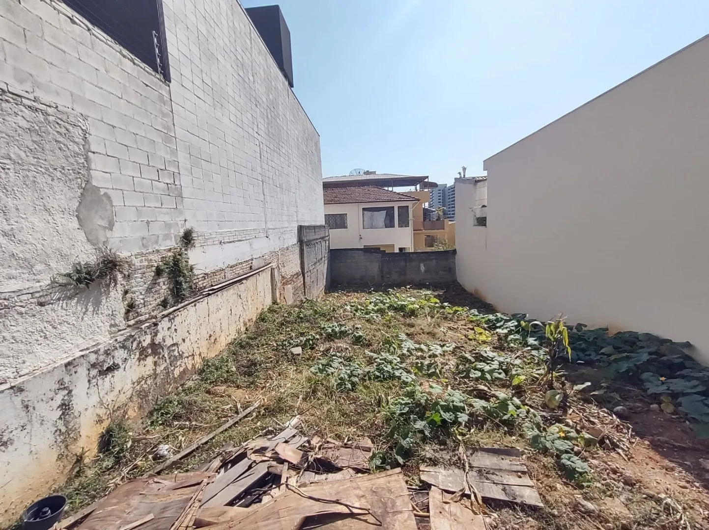 Imagem Terreno à venda, 213 m² por R$ 990.000,00 - Sumaré - São Paulo/SP