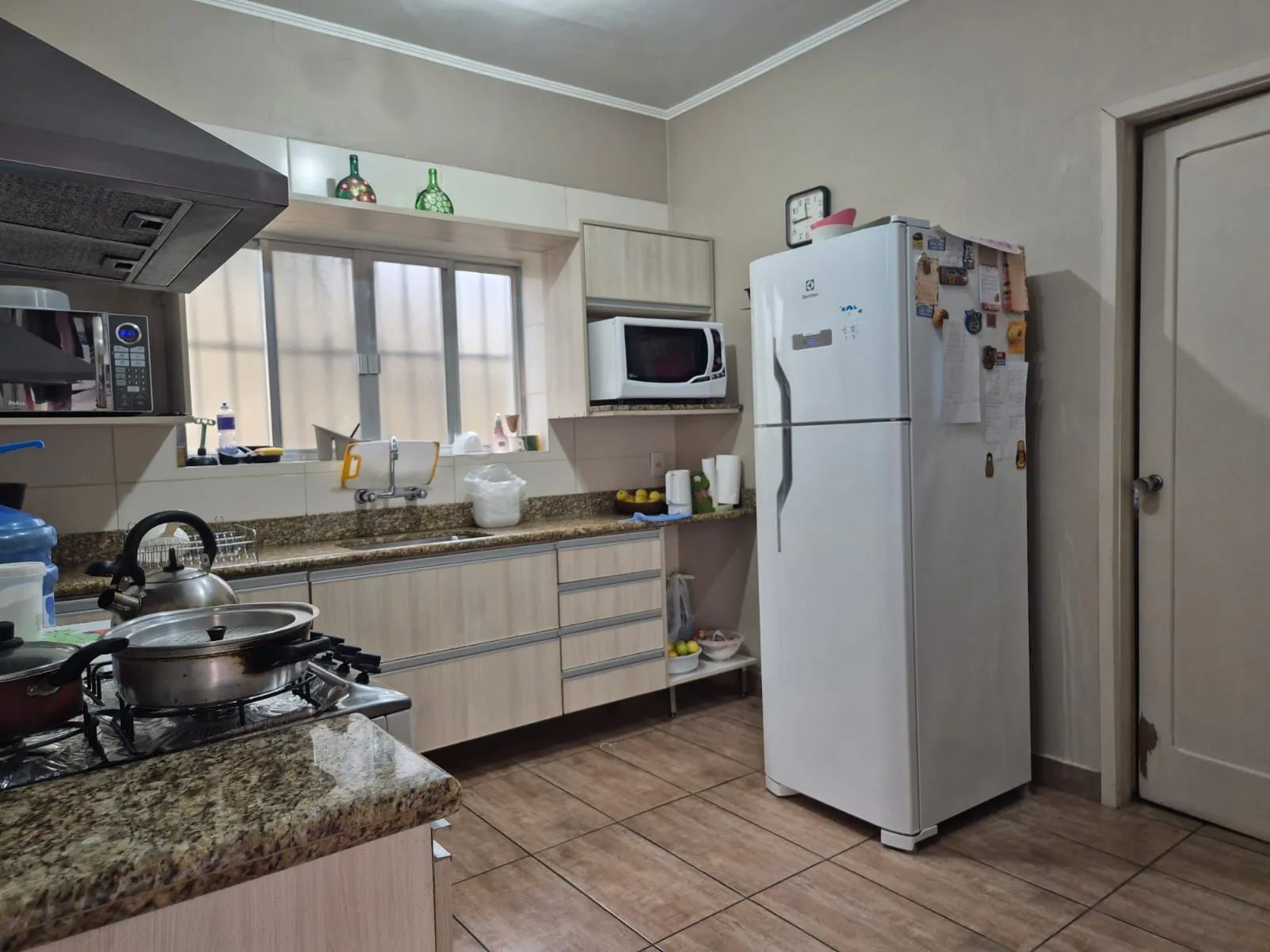 Imagem Terreno com 2 casas, totalizando 434,72m2. Excelente lotalização no coração do Menino Deus