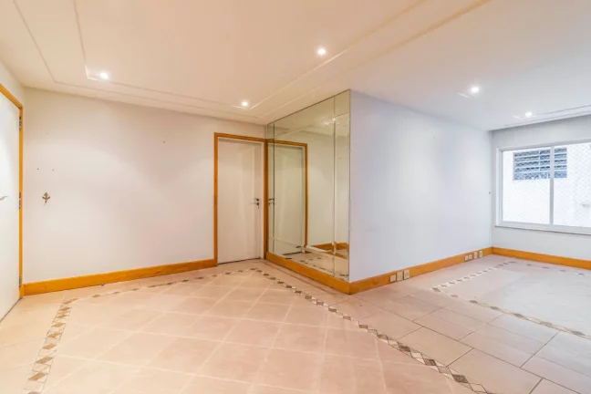 Imagem Apartamento reformado e cheio de charme no miolo do Paraíso. Possui 188m² distribuídos em 03 dorm...