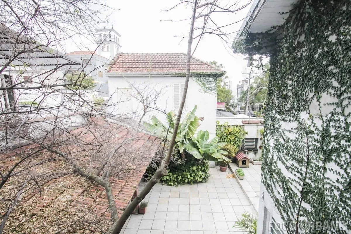 Imagem Casa para Venda - 250m², 4 dormitórios, 2 vagas - Petrópolis