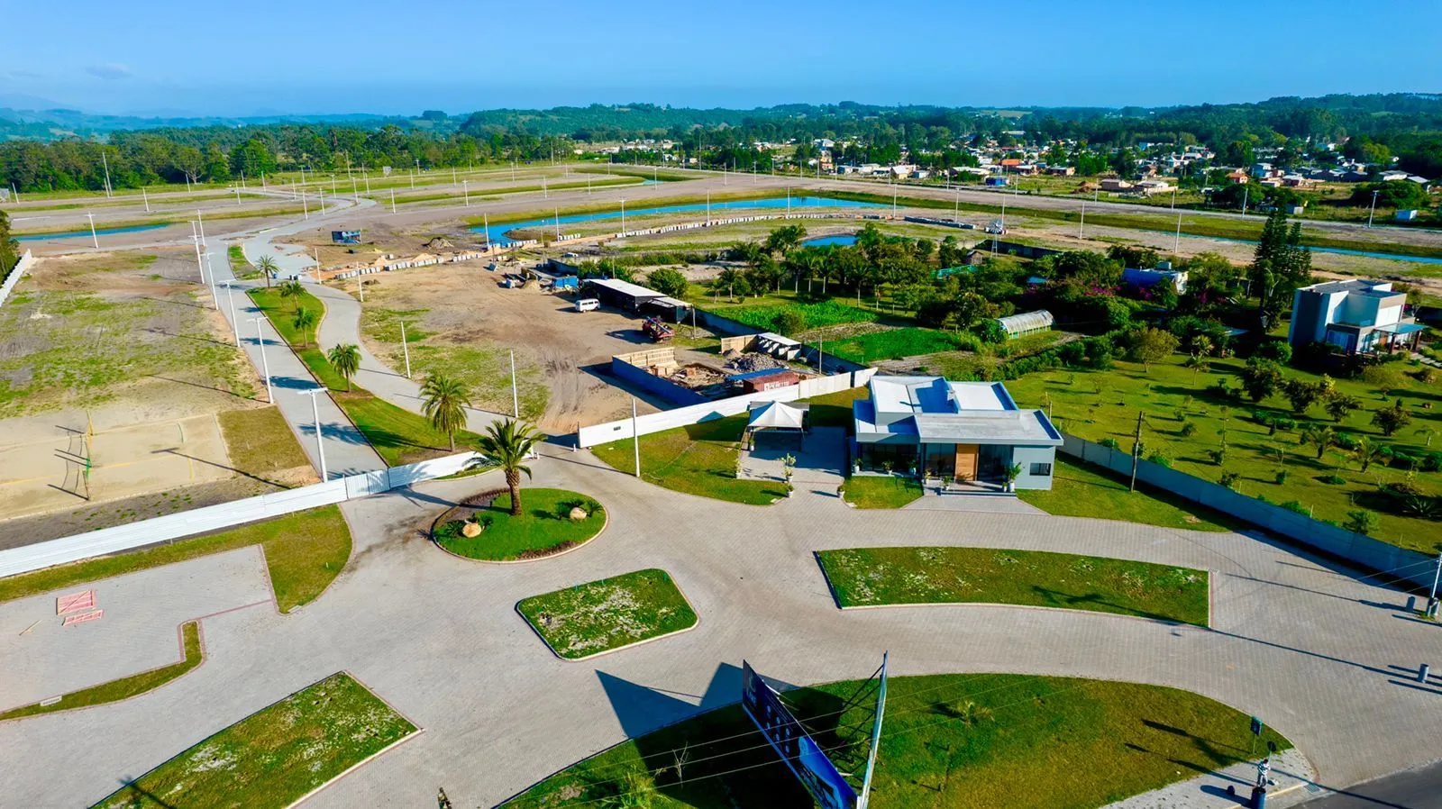 Imagem Terreno em Condomínio à venda em Torres, 402m2