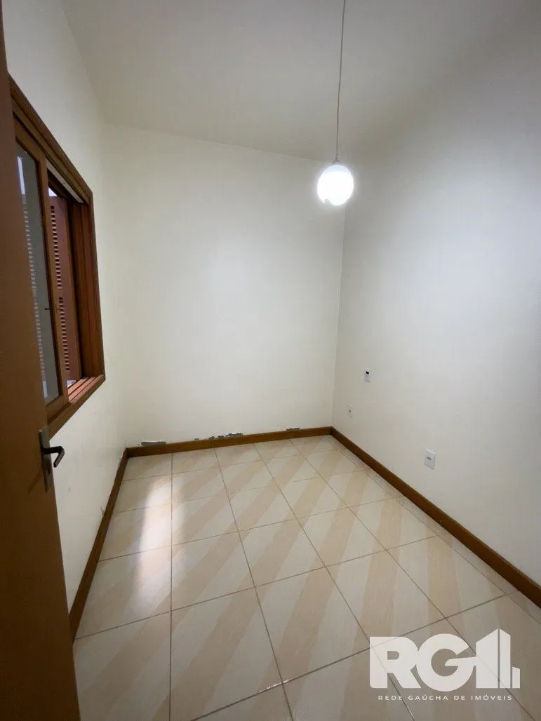 Imagem Casa 4 dormitórios na Azenha.
