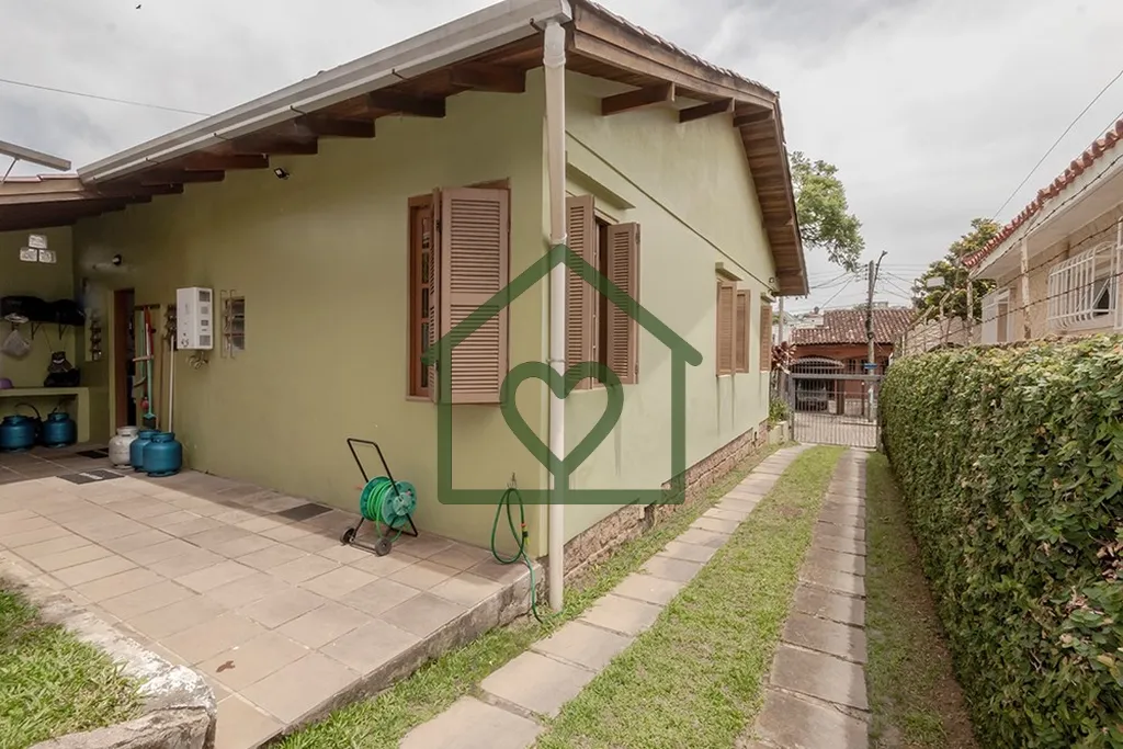 Imagem Bem-vindo à sua nova casa! Localizada na charmosa Rua Pindorama, próxima à Av Teresópolis, esta ...