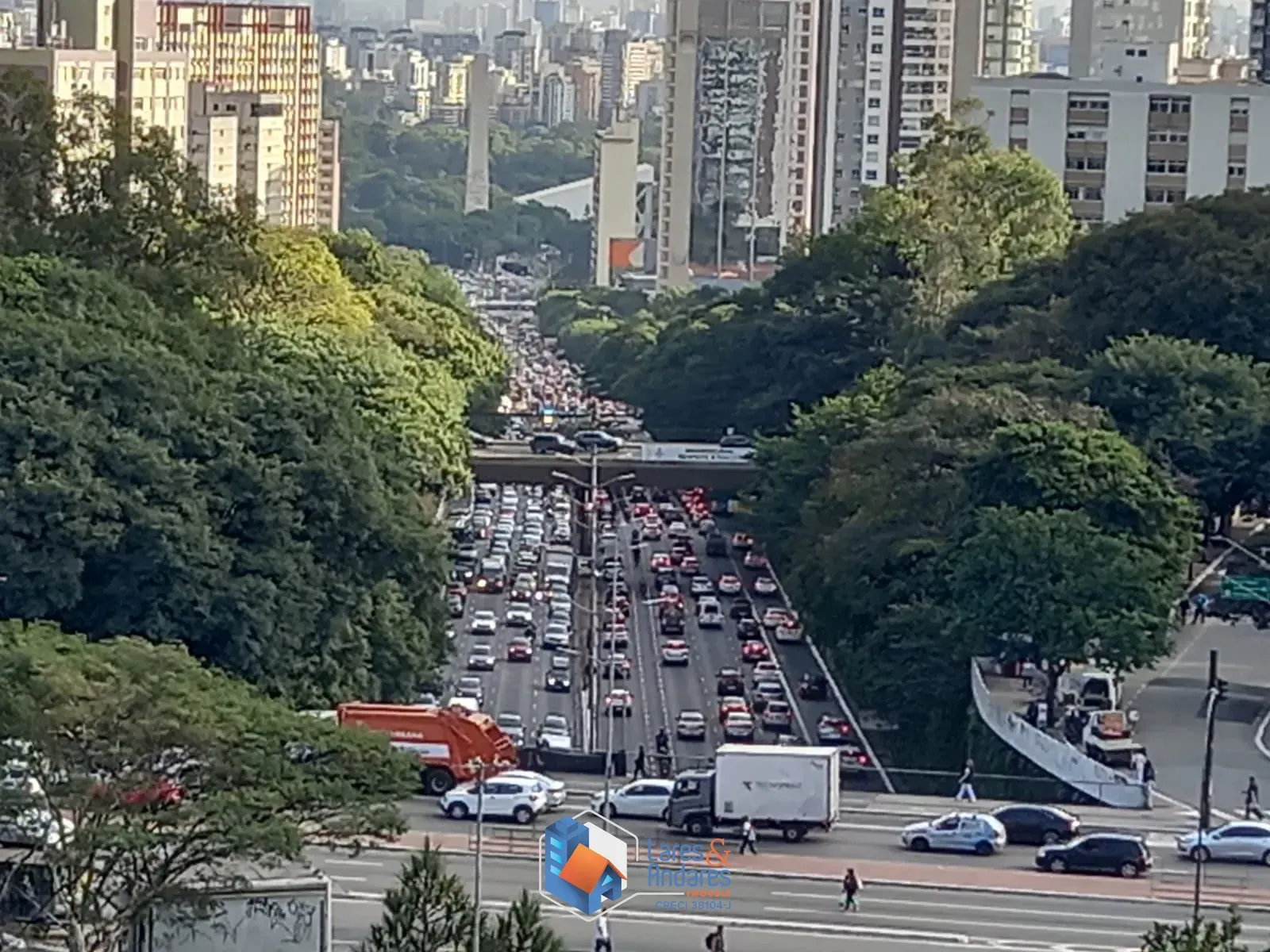 Imagem SALA À VENDA, COM 37M² 2 SALAS + RECEPÇÃO, 2 BANHEIROS, COM SACADA E VISTA DO NONO ANDAR, COM 1 VAGA EM FRENTE A ESTAÇÃO PARAISO DO METRÔ - VILA MARIANA