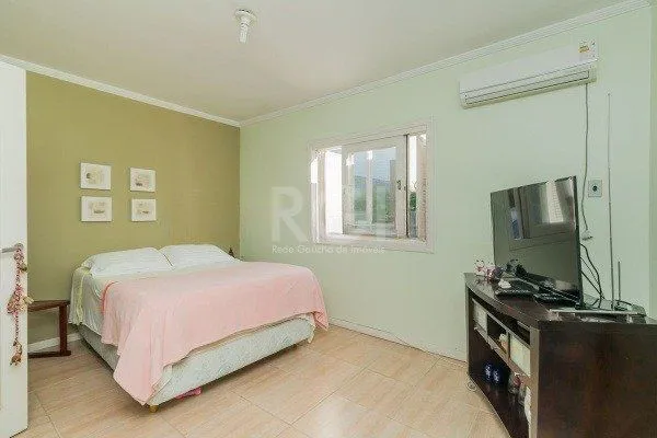 Imagem Casa para Venda - 137m², 3 dormitórios, sendo 3 suites, 2 vagas - Hípica