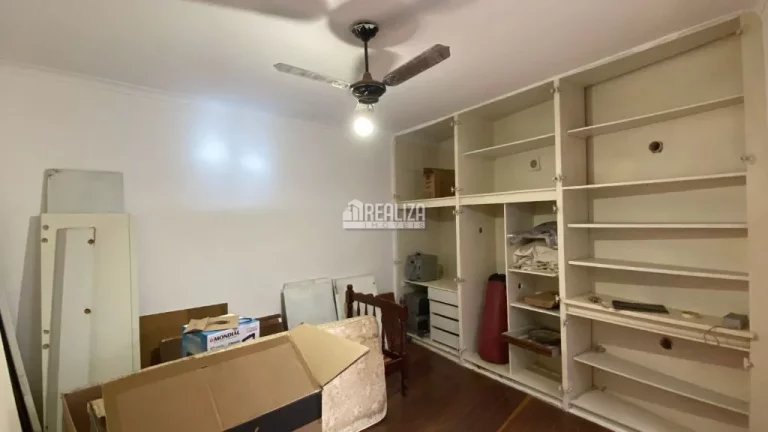 Imagem Casa com 3 dormitórios e suíte no bairro Fabrício em Uberaba