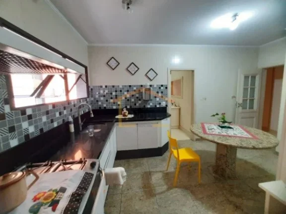 Imagem Apartamento com 210m², 4 dormitórios sendo 2 suítes, todos com armários. Possui sala para dois a...