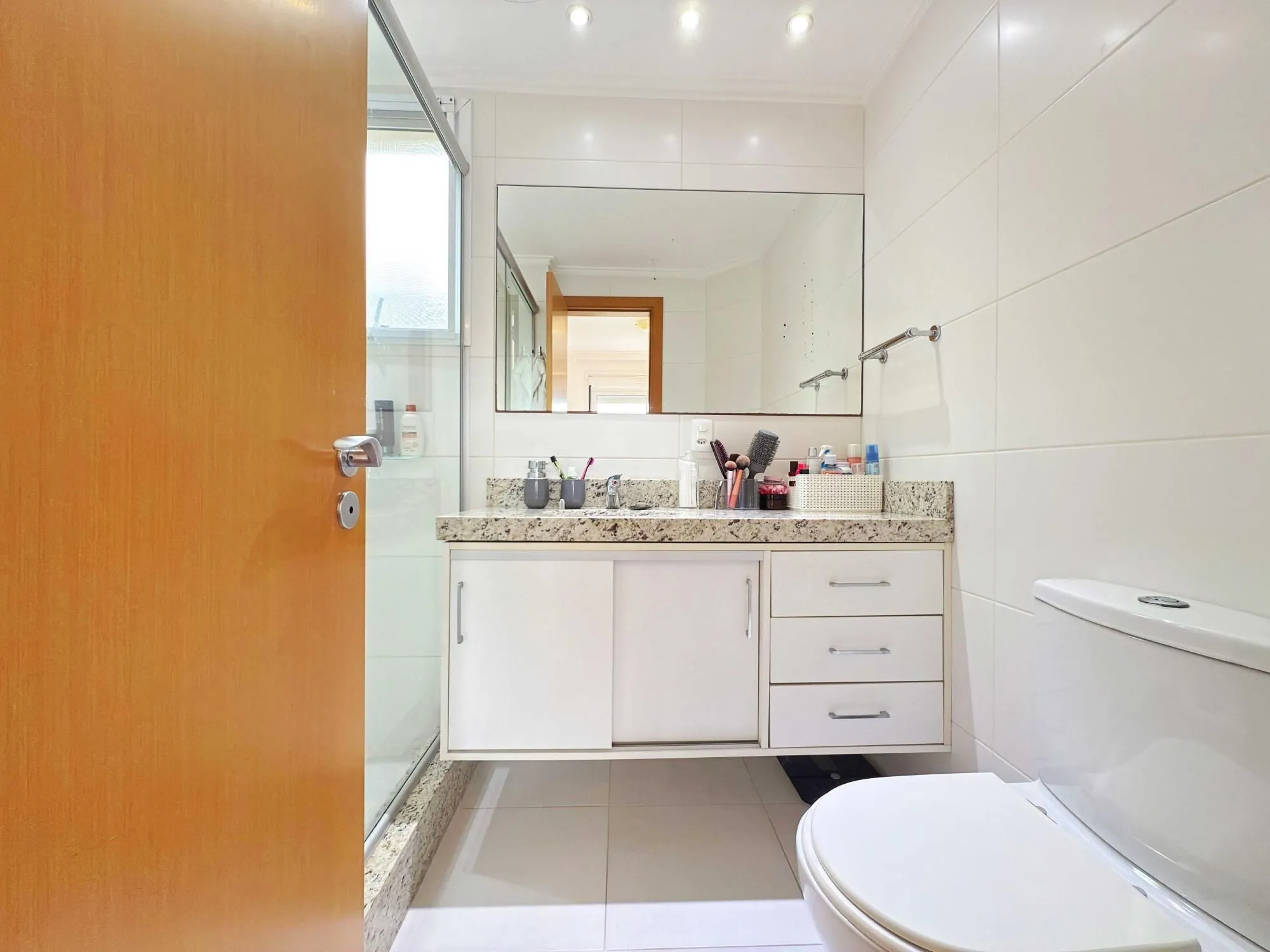 Imagem Apartamento a venda semi-mobiliado com dois dormitórios no bairro São João/PoA