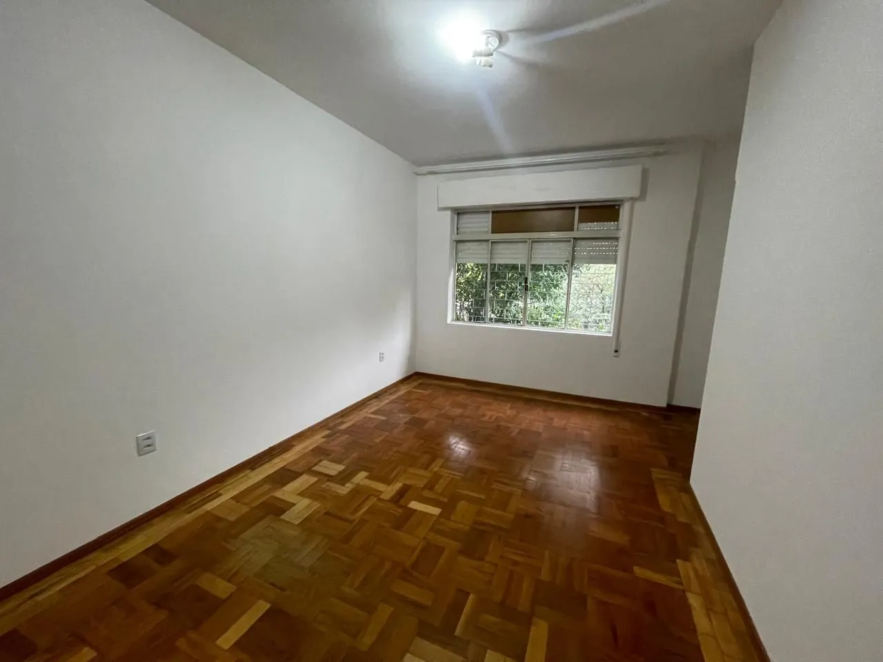 Imagem Terreno amplo com 690m², com duas casas construídas para moradia ou investyirdores!!