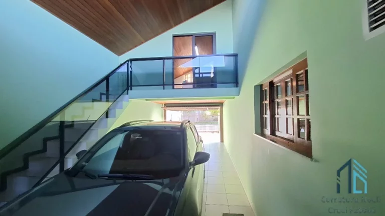 Imagem Casa com edícula, 04 quartos sendo 2 suítes, amplo terreno fundos, no Atuba em Curitiba PR