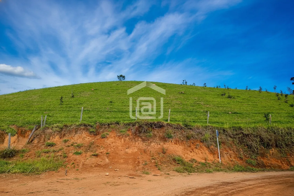 Imagem Sítio 23 m² à venda em Zona Rural, Poços de Caldas