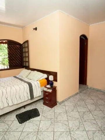 Imagem LOCAÇÃO DE CASA COMERCIAL OU RESIDENCIAL NO JARDIM CUMBICA, EM GUARULHOS/SP, 227m² com 3 quartos, suíte, cozinha com ilha e garagem. CONSULTE-NOS.