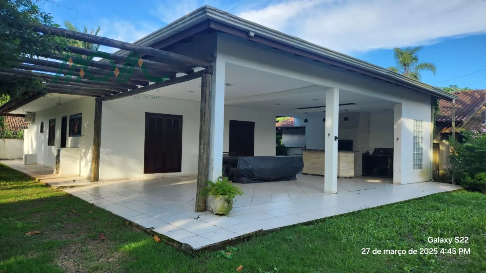 Imagem Casa para Alugar em Itapoá/SC
Localizada na Rua do Restaurante Recanto do Farol.
Descrição:
4 dor...