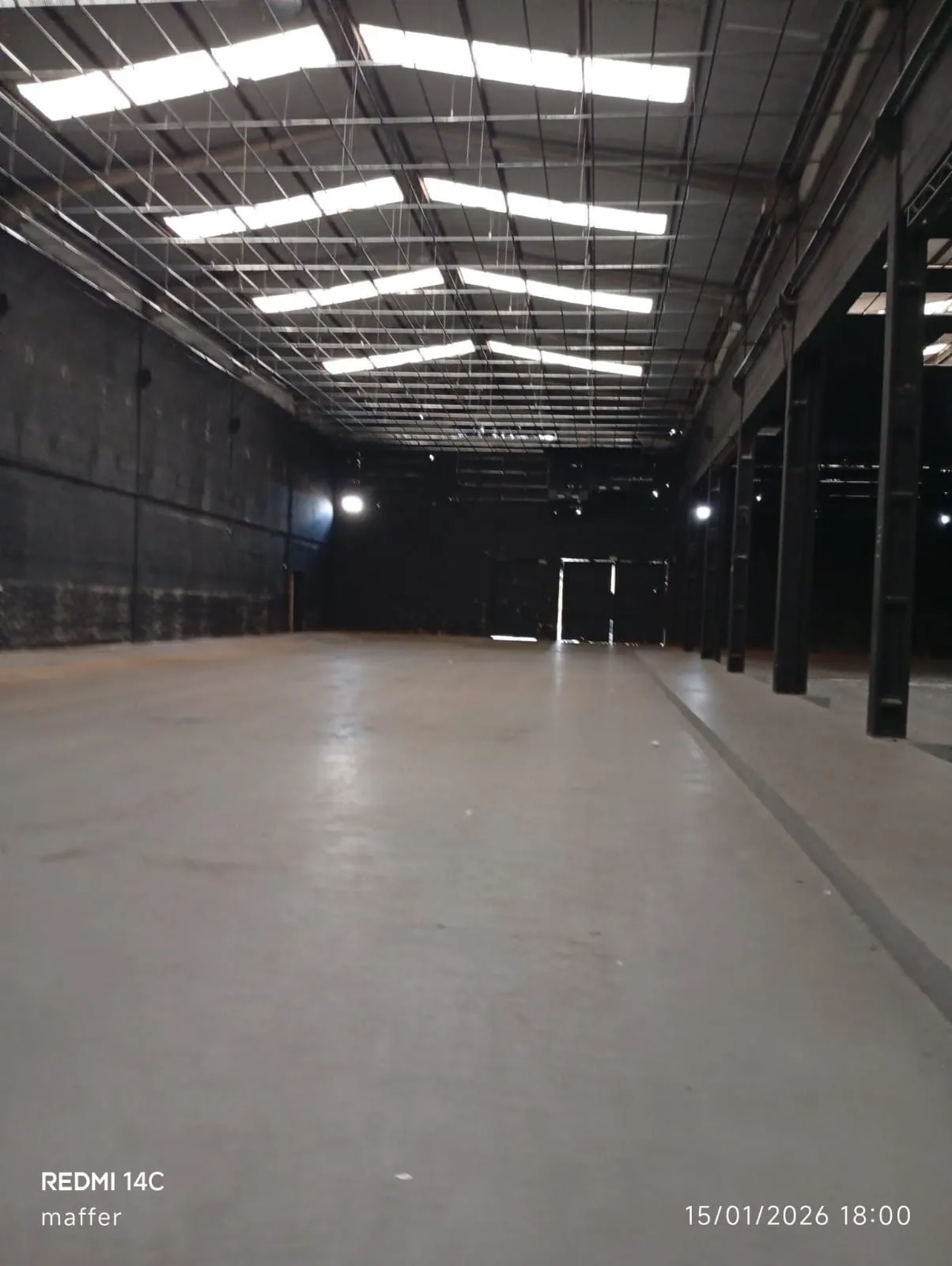 Imagem MÁFFER IMÓVEIS ALUGA - PAVILHÃO INDUSTRIAL / LOGÍSTICO Av. das Indústrias, nº 1320 - Porto Alegre/RS • Área construída total: 4.000 m² • Pé-direito alto - ideal para logística, armazenagem e operações industriais