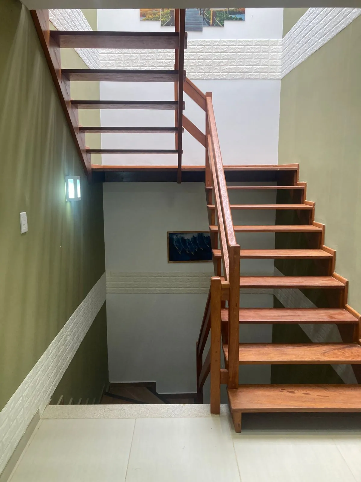 Imagem Casa de 3 Pavimentos no Bairro Aberta dos Morros