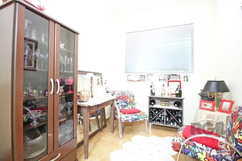 Imagem Casa de 3 dormitórios no bairro Partenon