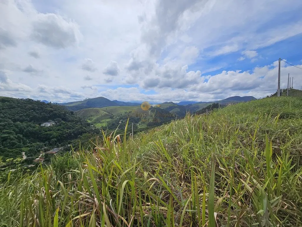 Imagem Terreno em Condomínio para Venda em Teresópolis / RJ no bairro Pessegueiros