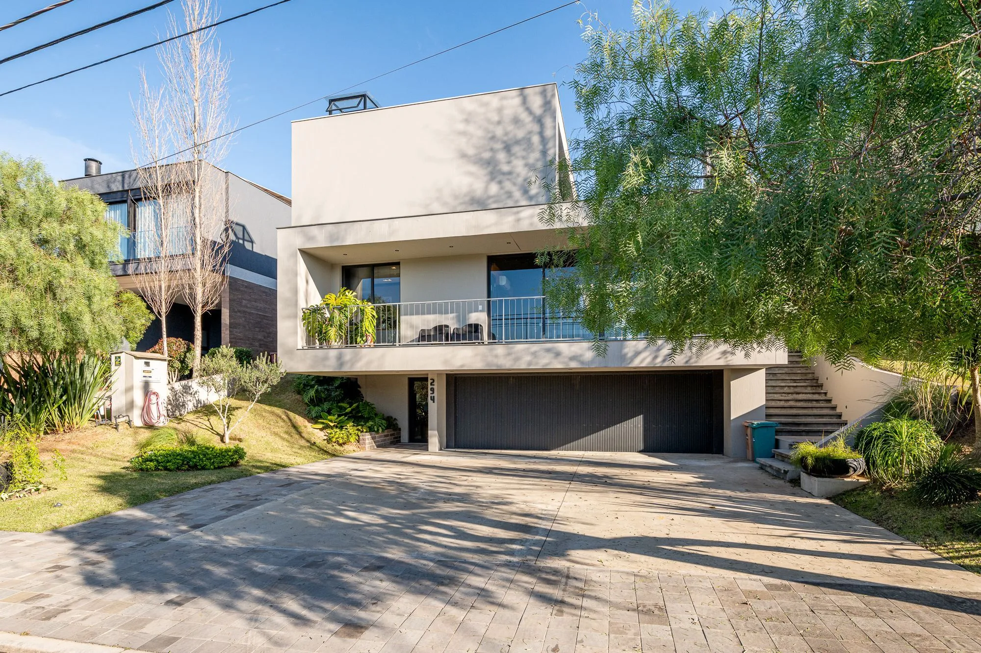 Imagem Casa ampla e aconchegante no Alphaville com piscina e segurança 24h