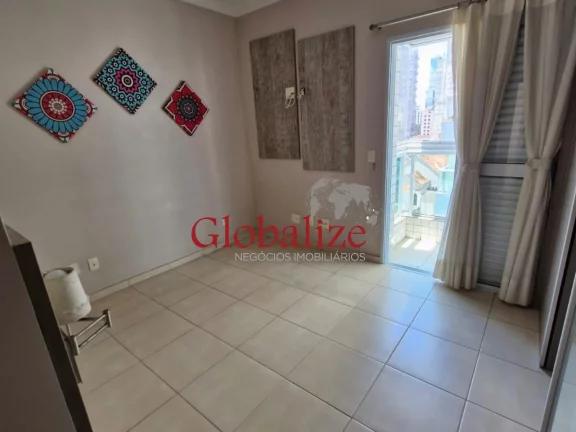 Imagem Apartamento com 3 quartos, 1 suíte e duas vagas de garagem no coração da Pompeia, em Santos. Valor R$ 1.120.000,00.