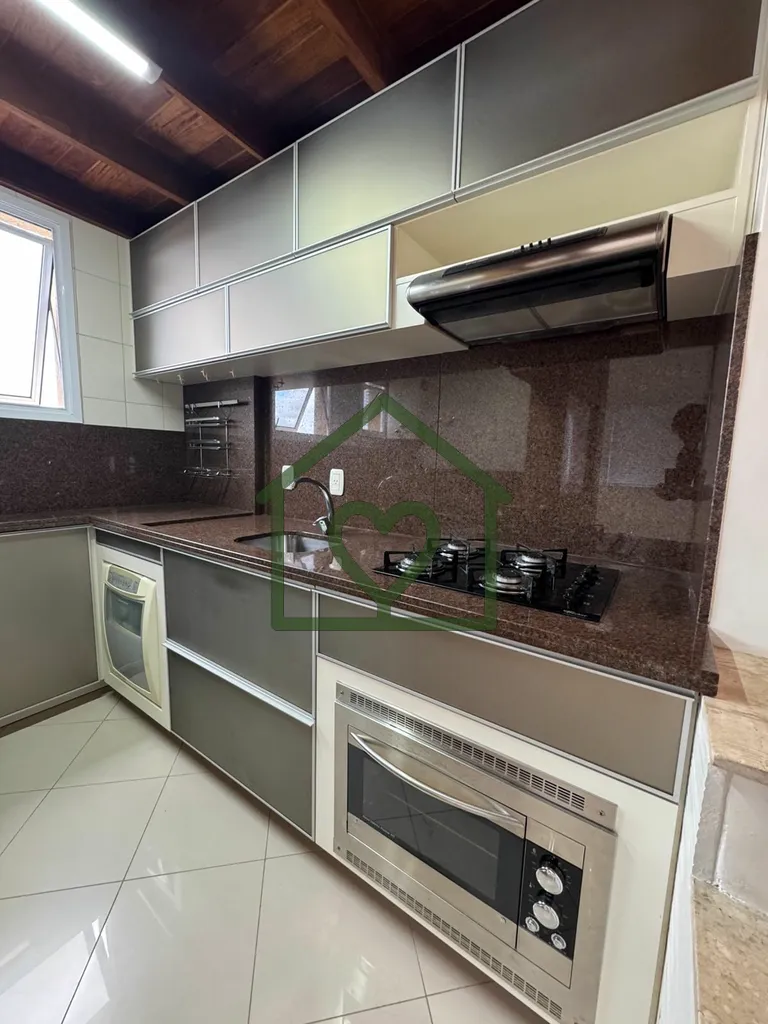 Imagem Excelente apartamento duplex, localizado em região valorizada do bairro Petrópolis, próximo a div...