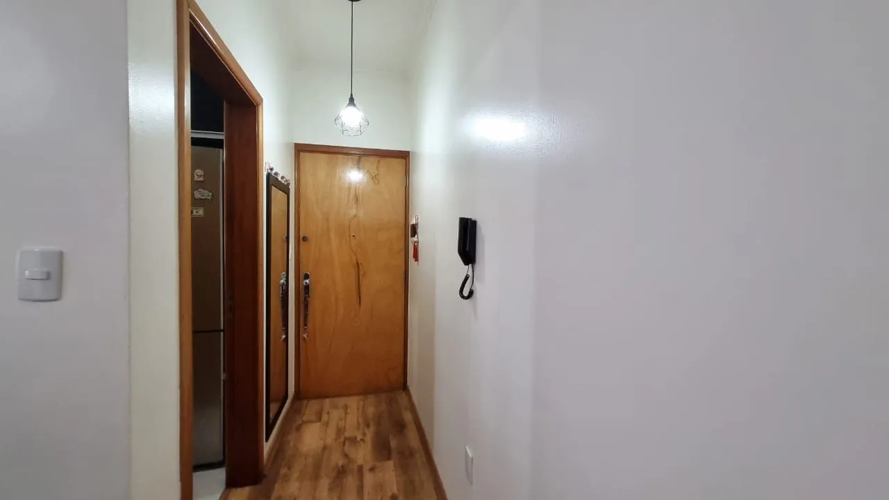 Imagem Aproveite o sol e a vista, apartamento para venda de frente com sacada, 2 dormitórios com 1 vaga no bairro Santana em Porto Alegre/RS.