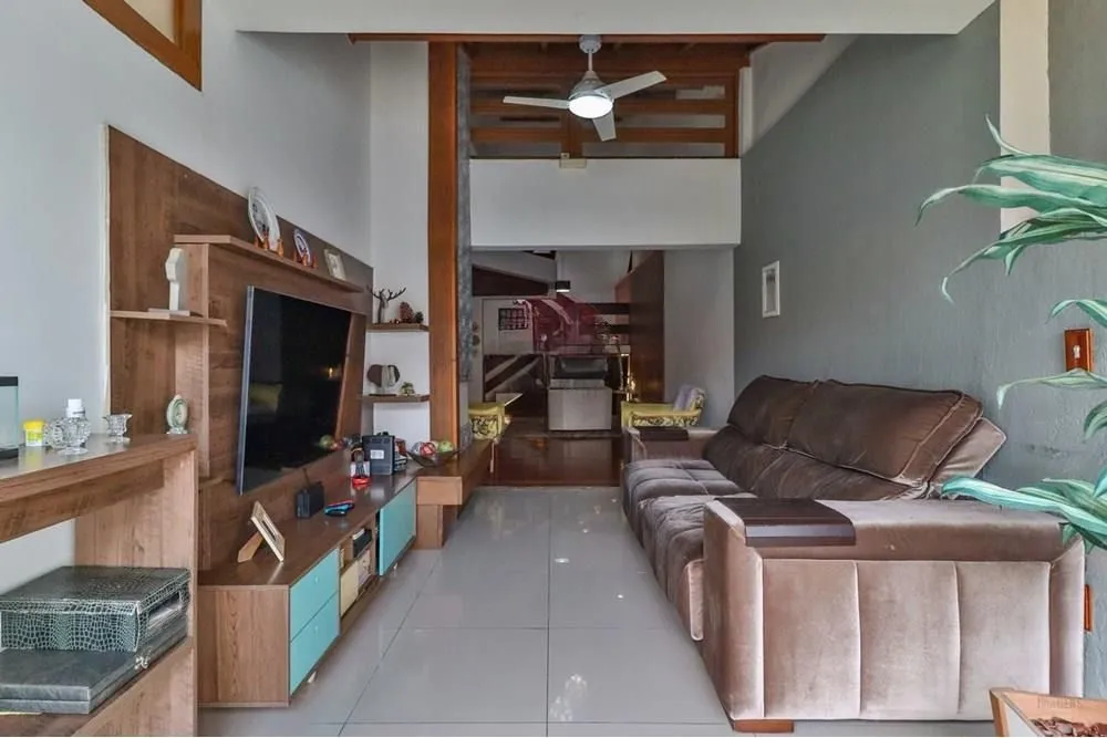 Imagem Casa térrea com 2 dormitórios, lavabo, espaço gourmet e 2 vagas.