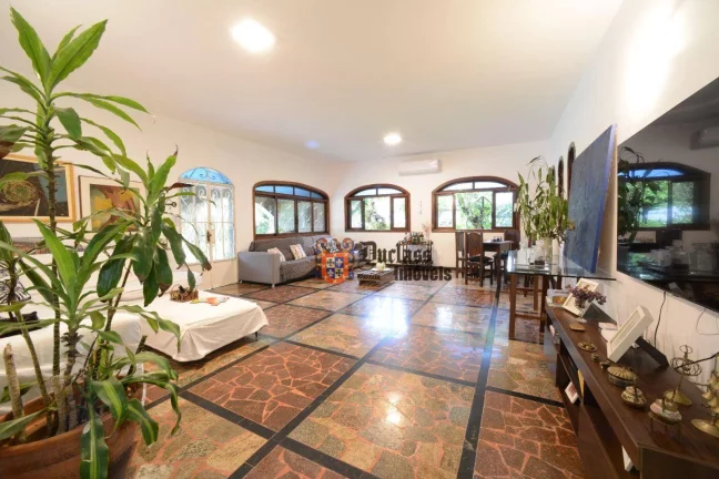 Imagem Casa com 6 dormitórios à venda, 259 m² por R$ 1.600.000 - Centro - Peruíbe/SP