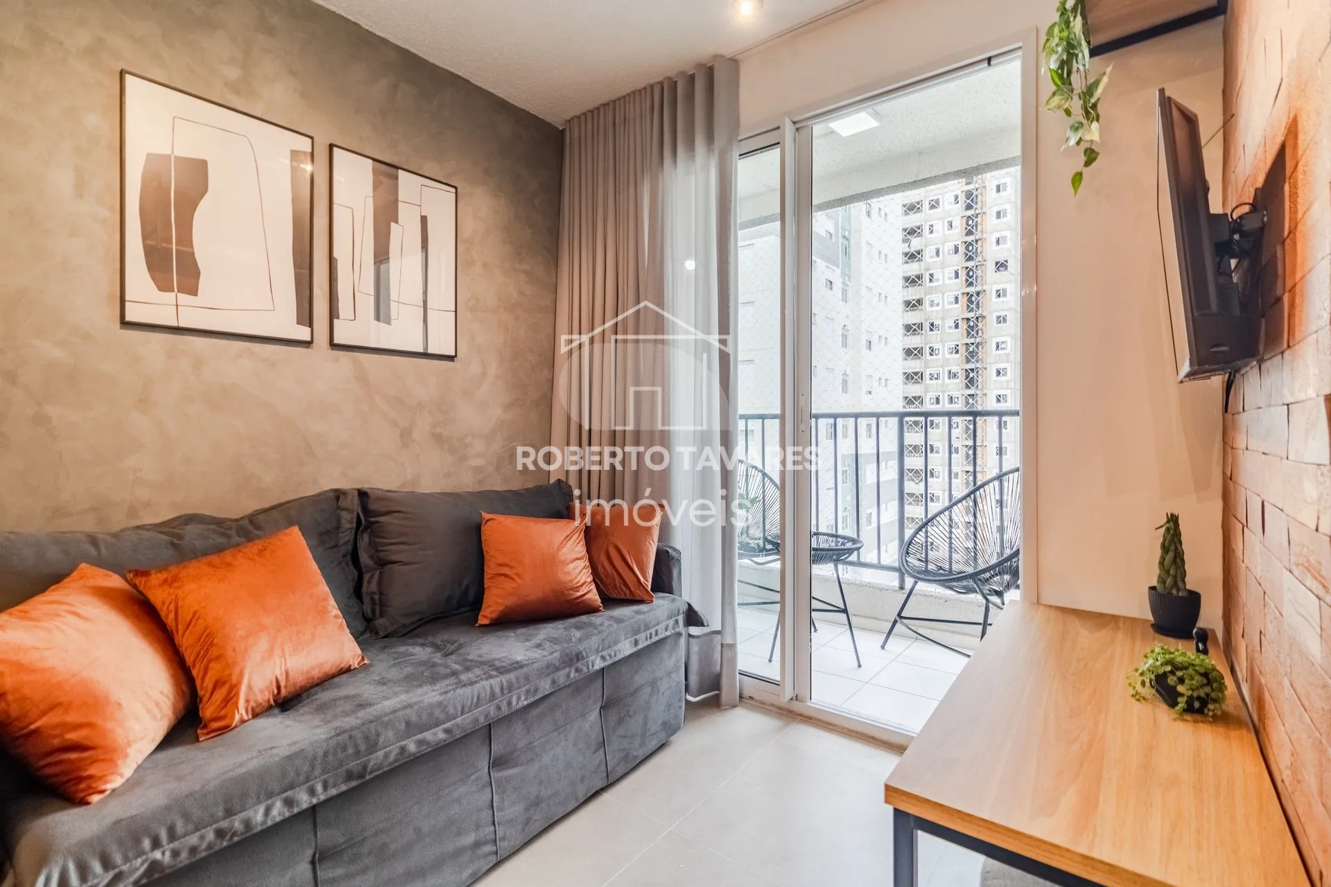 Imagem Apartamento totalmente mobiliado. VENDA DE PORTEIRA FECHADA - O imóvel conta com 2 quartos, sendo 1 suíte, além de uma vaga de garagem.