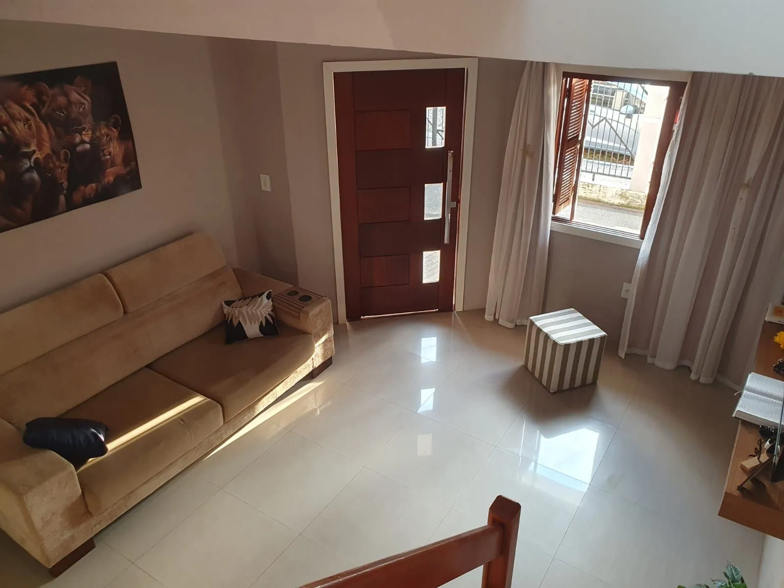 Imagem Casa, 3 Dormitórios, 2 Banheiros, 180m², Bairro Estância Velha, Canoas