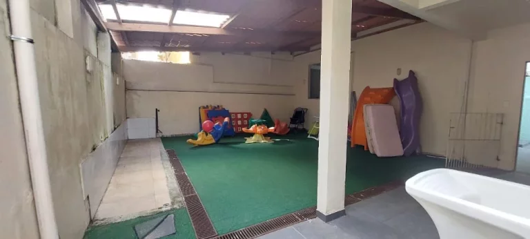 Imagem CASA DUPLEX A VENDA COM 07 QUARTOS 2 SUÍTES E 4 VAGAS DE GARGENS NA PRAIA