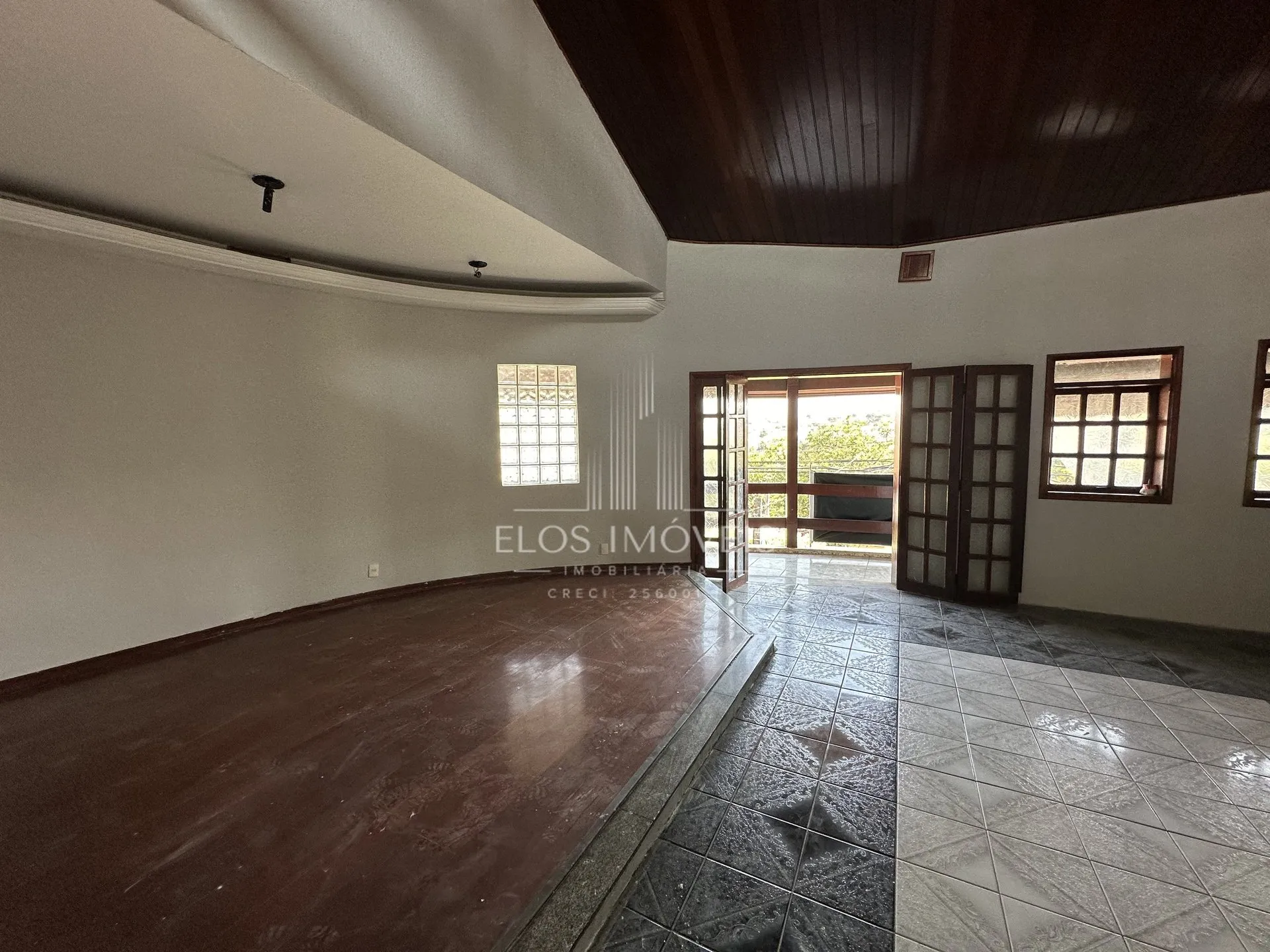 Imagem Sobrado de 5 quartos, 434m² no bairro Vila Queiroz, em Limeira