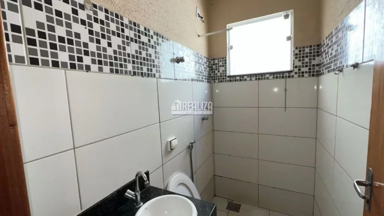 Imagem Casa Padrão para Alugar no Jardim Maracanã, Uberaba - 3 Dormitórios com Suíte e Churrasqueira na Varanda