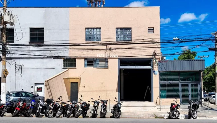 Foto do imóvel Galpão comercial de alto padrão para locação na Barra Funda, São Paulo-SP: 2 banheiros, 4 vagas e 279m² de área.