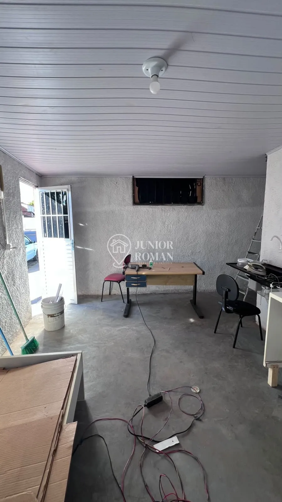 Imagem KITNET MOBILIADA COM GARAGEM NO CENTRO DE BARREIRAS/BA