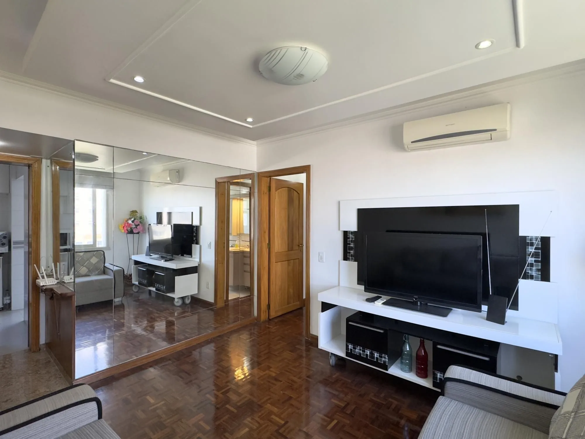 Imagem Apartamento mobiliado de 71m², com 2 dormitórios, sendo 1 suíte e vaga no Centro