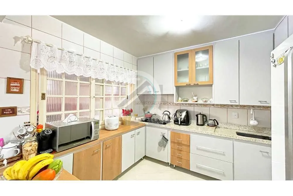 Imagem Excelente casa residencial localizada em um dos bairros mais centralizados da cidade de Porto Alegre...