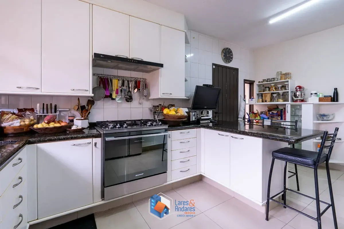 Imagem Casa para venda em Vila Suzana com 5 quartos, sendo 4 suítes, 373m²