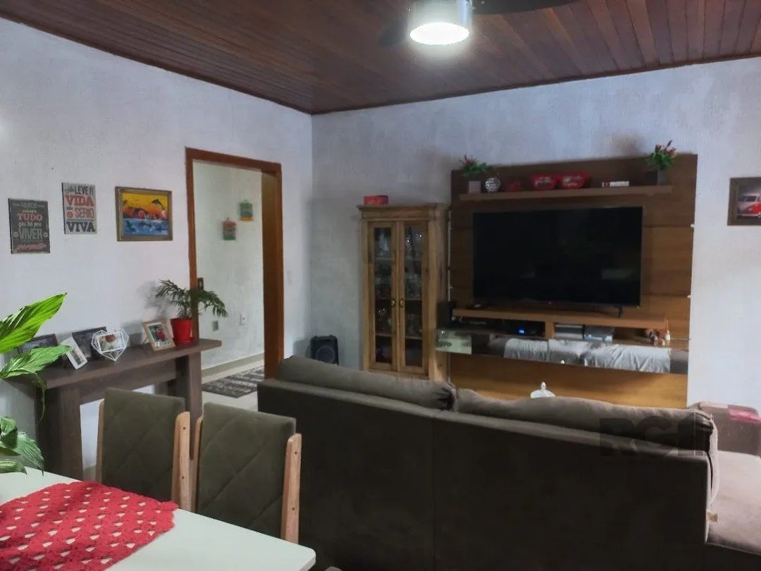 Imagem Casa 2 dormitórios com piscina na Vila Nova Porto Alegre