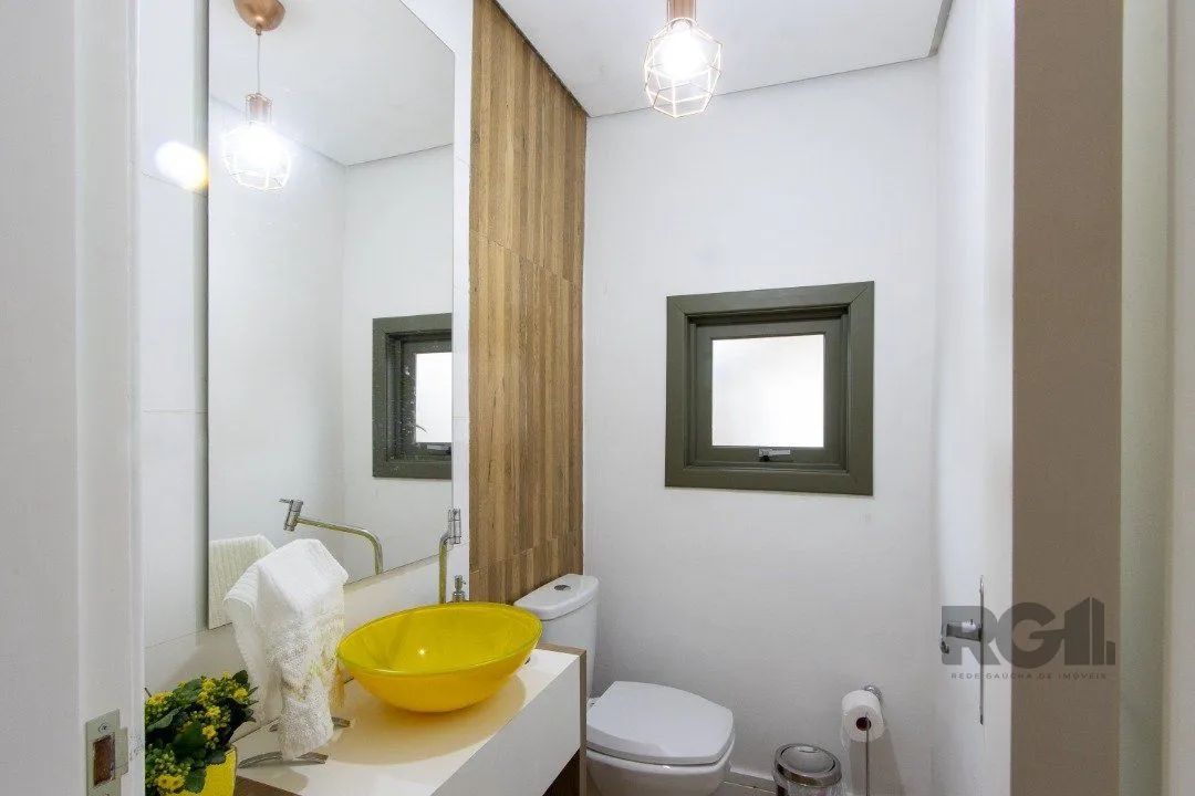 Imagem Casa térrea, 3 quartos, edícula, com 2 suites, pátio - Bairro Guarujá