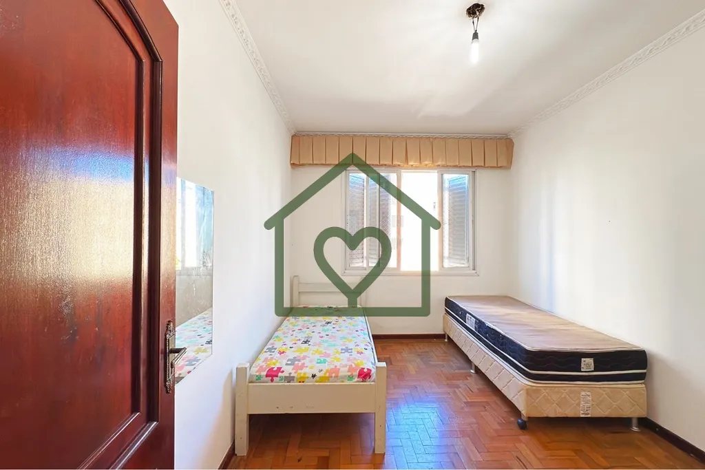 Imagem Localizado na divisa entre os bairros Independência e Centro Histórico, este apartamento de 77m² ...