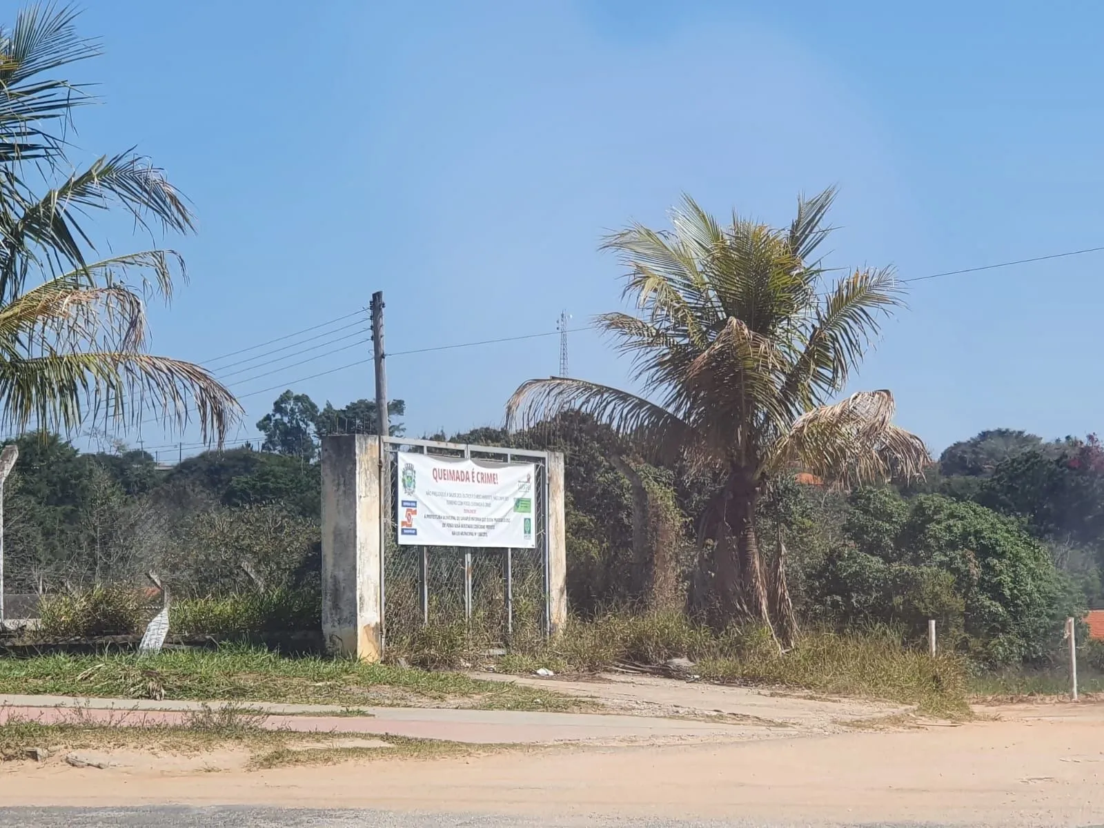Imagem Terreno à venda na rua principal de Sarapuí