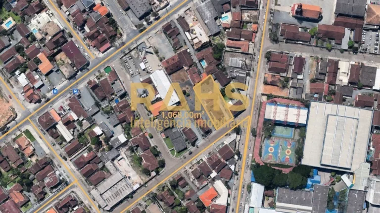 Amplo Terreno Comercial para Venda no Bairro Anita Garibaldi com 704,00 m² total Terreno excelente ...