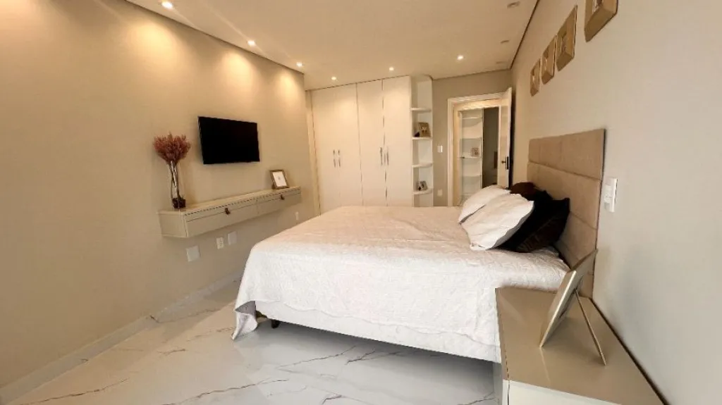 Imagem APARTAMENTO COM 190,00 m² - CANTO DO FORTE - PRAIA GRANDE SP