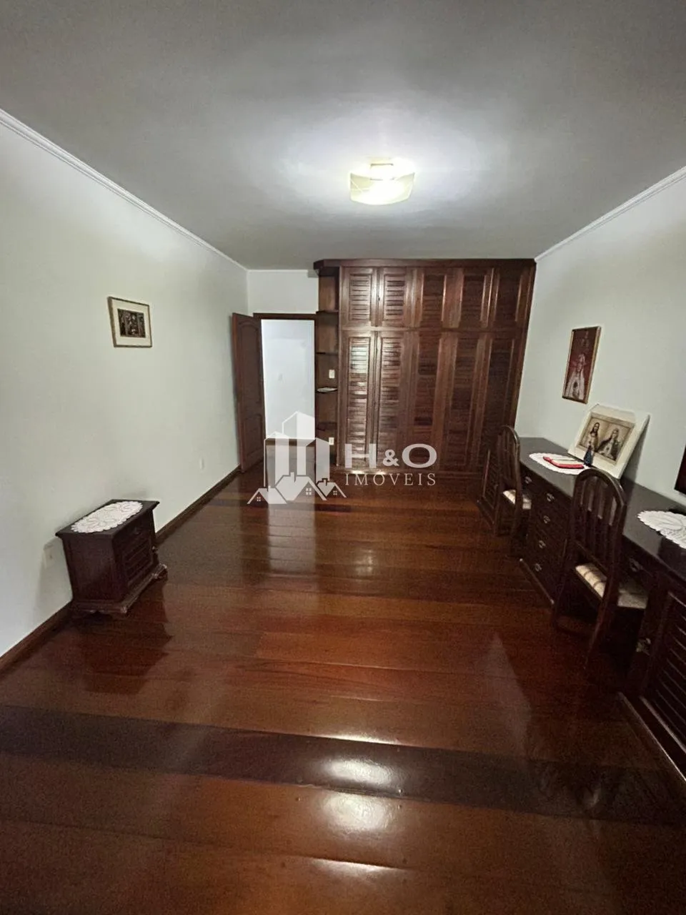 Imagem Sobrado Alto Padrão com 3 Dormitórios, 1 Suíte, 6 Vagas, Quintal Amplo e Espaço Multifuncional - Cidade Líder - R$ 1.500.000