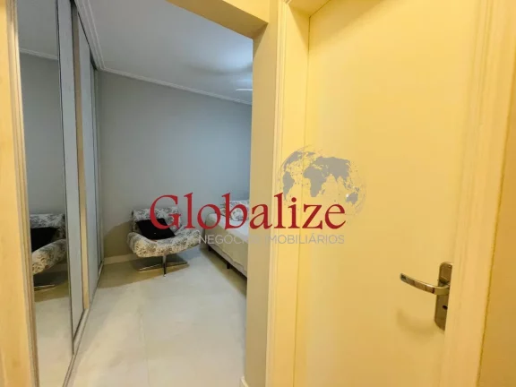 Imagem Apartamento 03 dormitórios todo reformado no Gonzaga próximo da praia por R$2.500.000,00